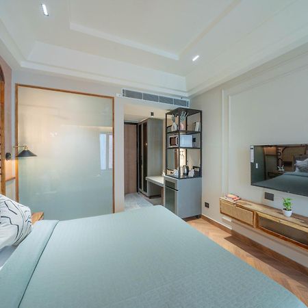 Boutique Hotel By One Tree 구르가온 외부 사진
