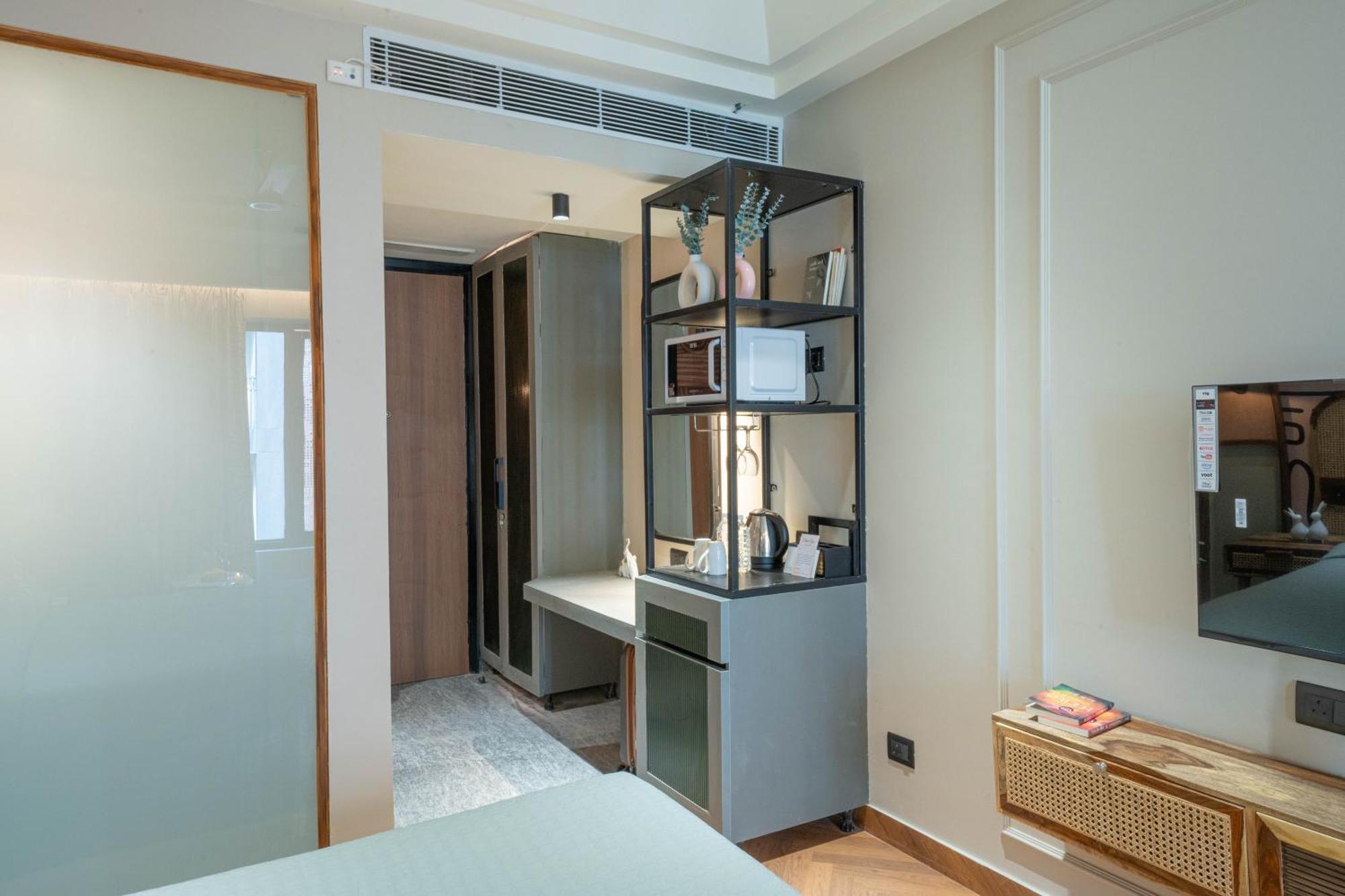 Boutique Hotel By One Tree 구르가온 외부 사진