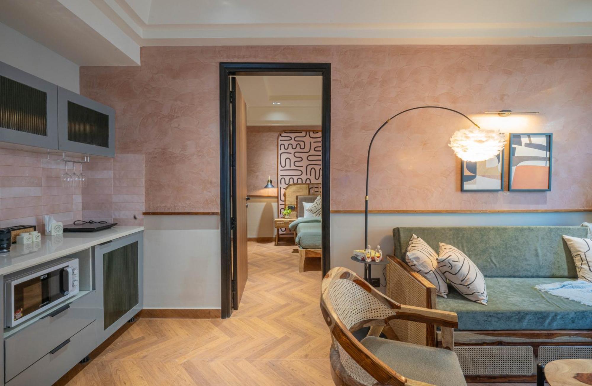 Boutique Hotel By One Tree 구르가온 외부 사진
